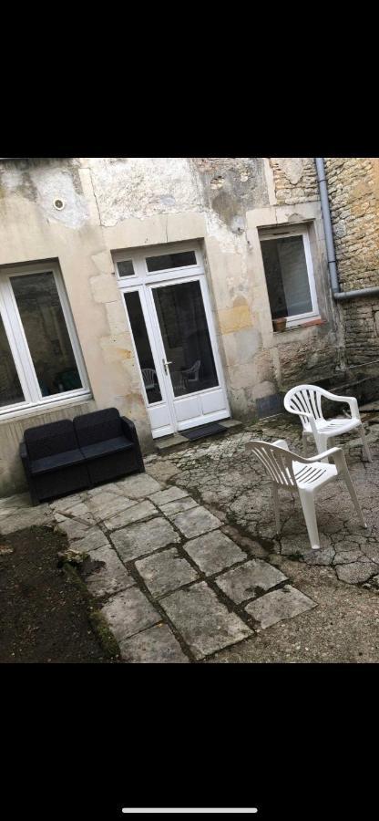 Cosy Appartement Au Plein Centre De Ruffec Εξωτερικό φωτογραφία